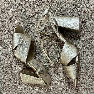 Gold block heels 👡✨